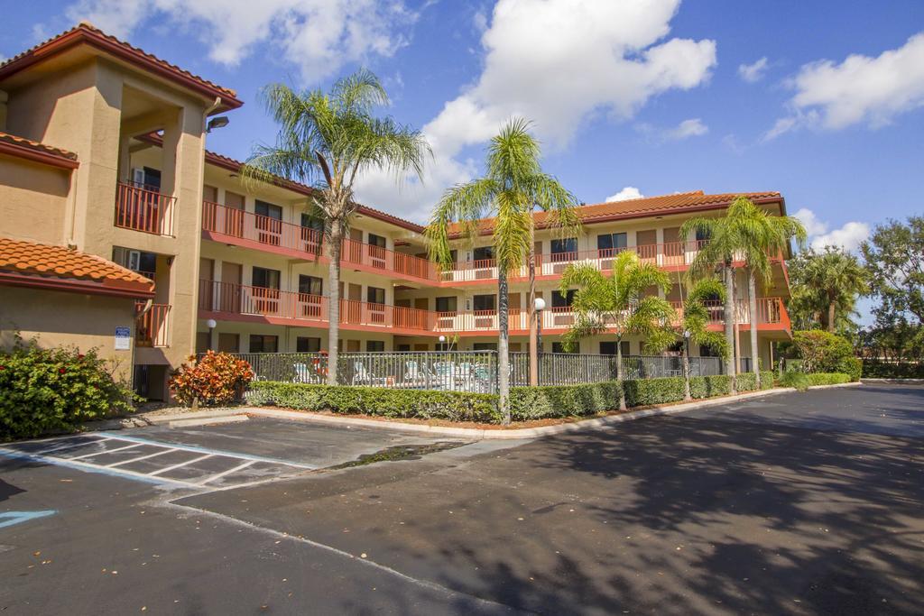 Inn Of America Palm Beach Gardens Exterior photo